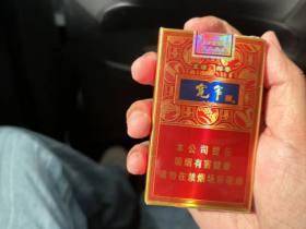 2025进口香烟渠道揭秘：万亿市场蛋糕被谁瓜分？