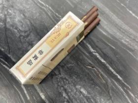 2023年最新揭秘：小熊猫香烟一条内含多少盒？价格优惠与收藏价值全解析
