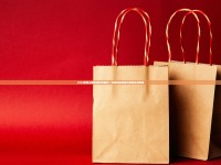 什么地方能买到百乐香烟_乐高亚克力透明化妆品货架_100元一包的烟有哪些